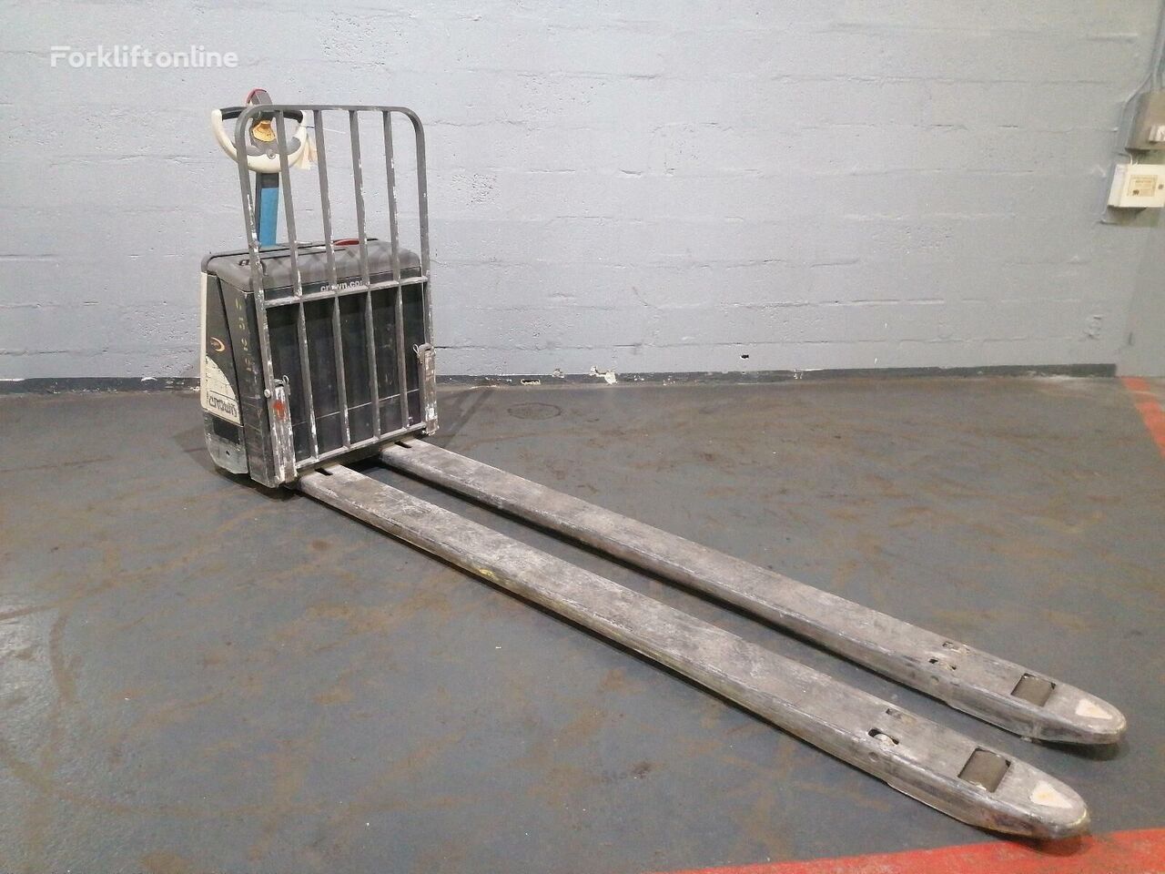 Crown WP3020-2.0 electric pallet truck