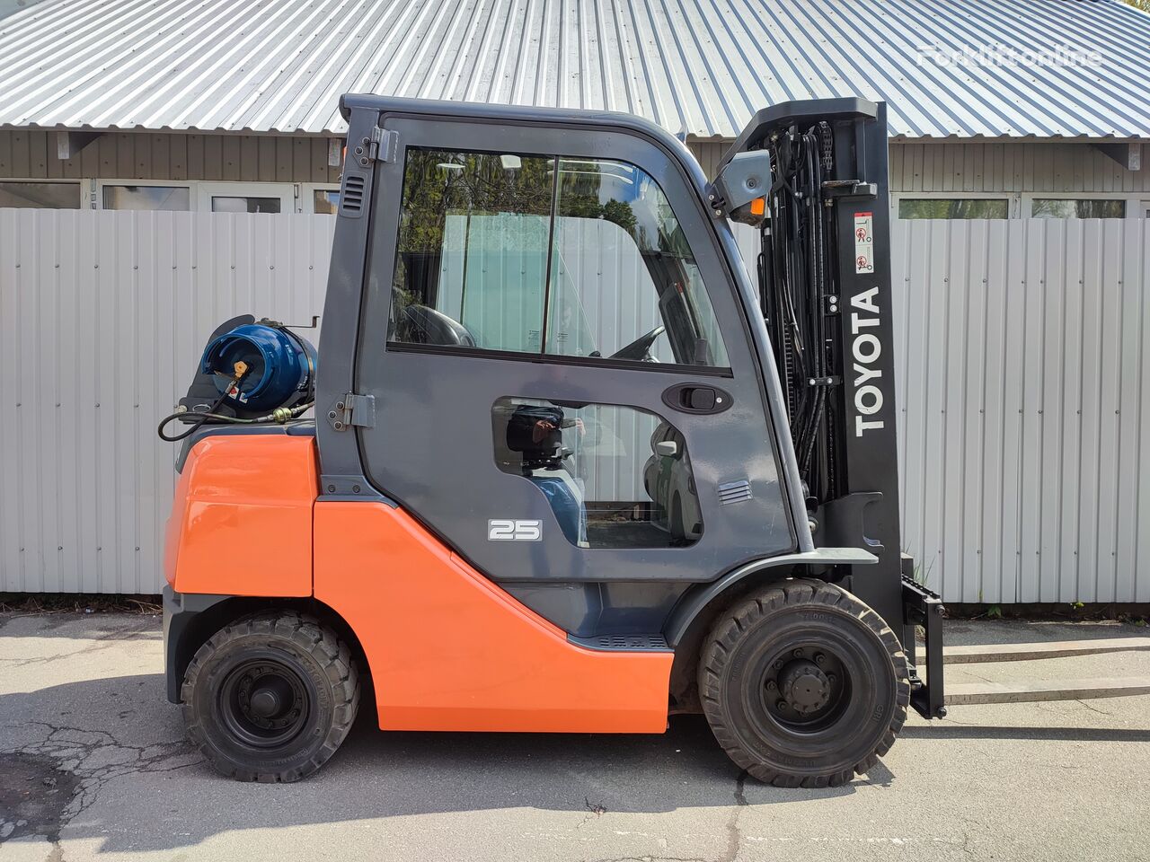 Toyota  8FGF25 gas forklift