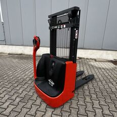 Linde L12 pallet stacker