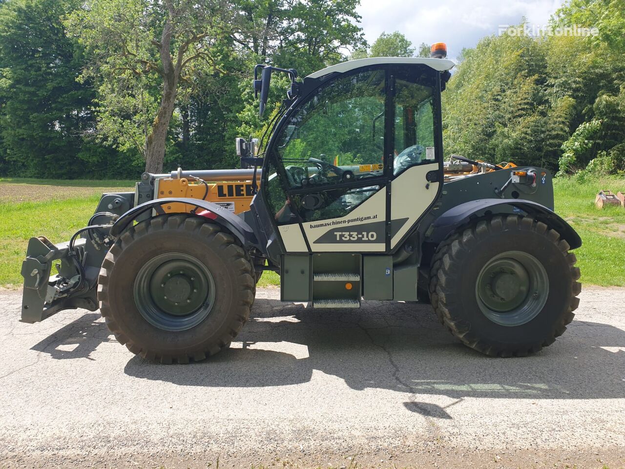 Liebherr T 33-10 telehandler